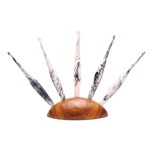 Furls Crochet Hook, Cookie Streamline Swirl, Ergonomic Handle Crochet Hooks 7" (Streamline Swirl - Cookie, I - 5.50MM)