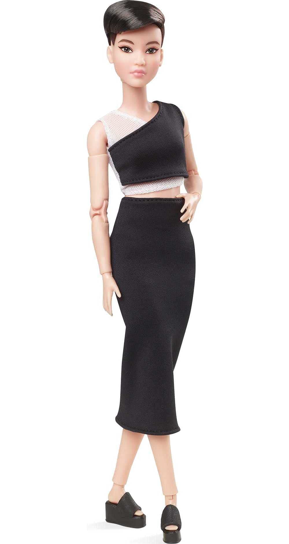 Barbie Mattel - Made To Move Basics Doll, Petite With Short Black Hair