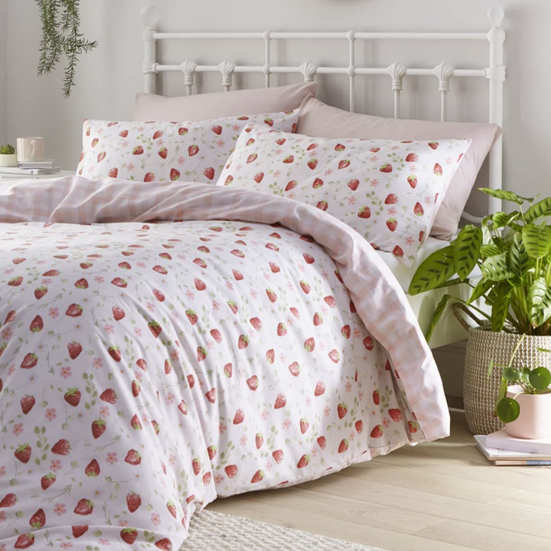 HOMEMAKER BEDDING Duvet Cover Bed Quilt Set Pillow Cases Strawberry Print (King)