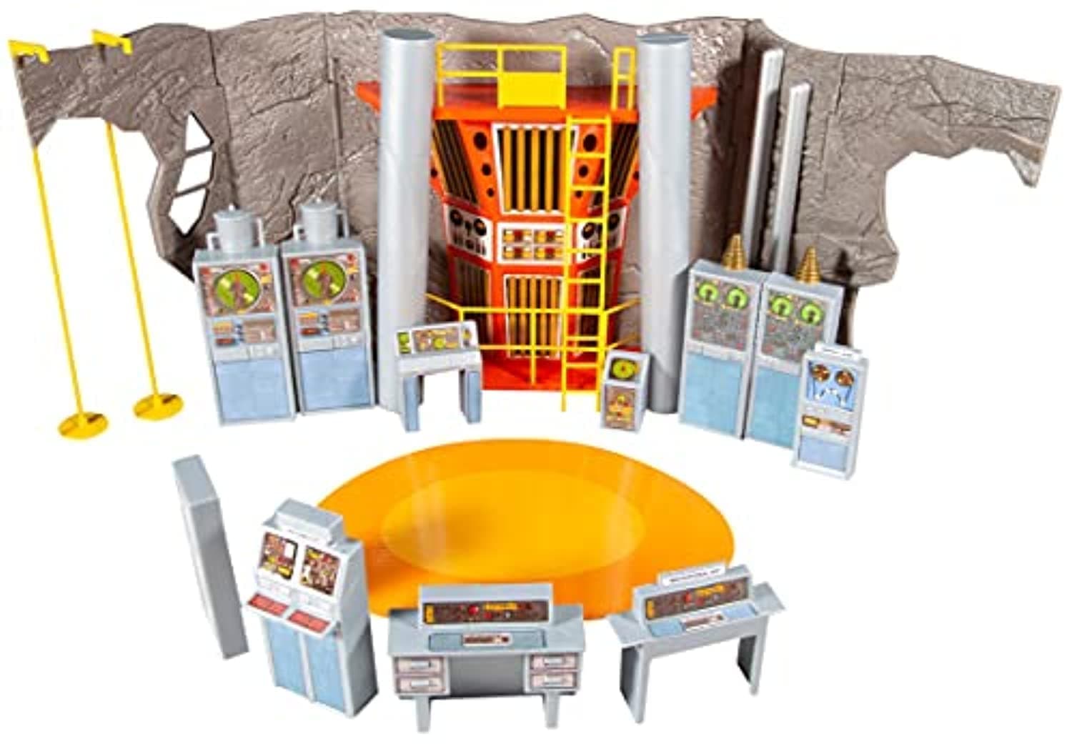 McFarlane Toys - DC Retro - Batcave Playset, Multicolor (15730)