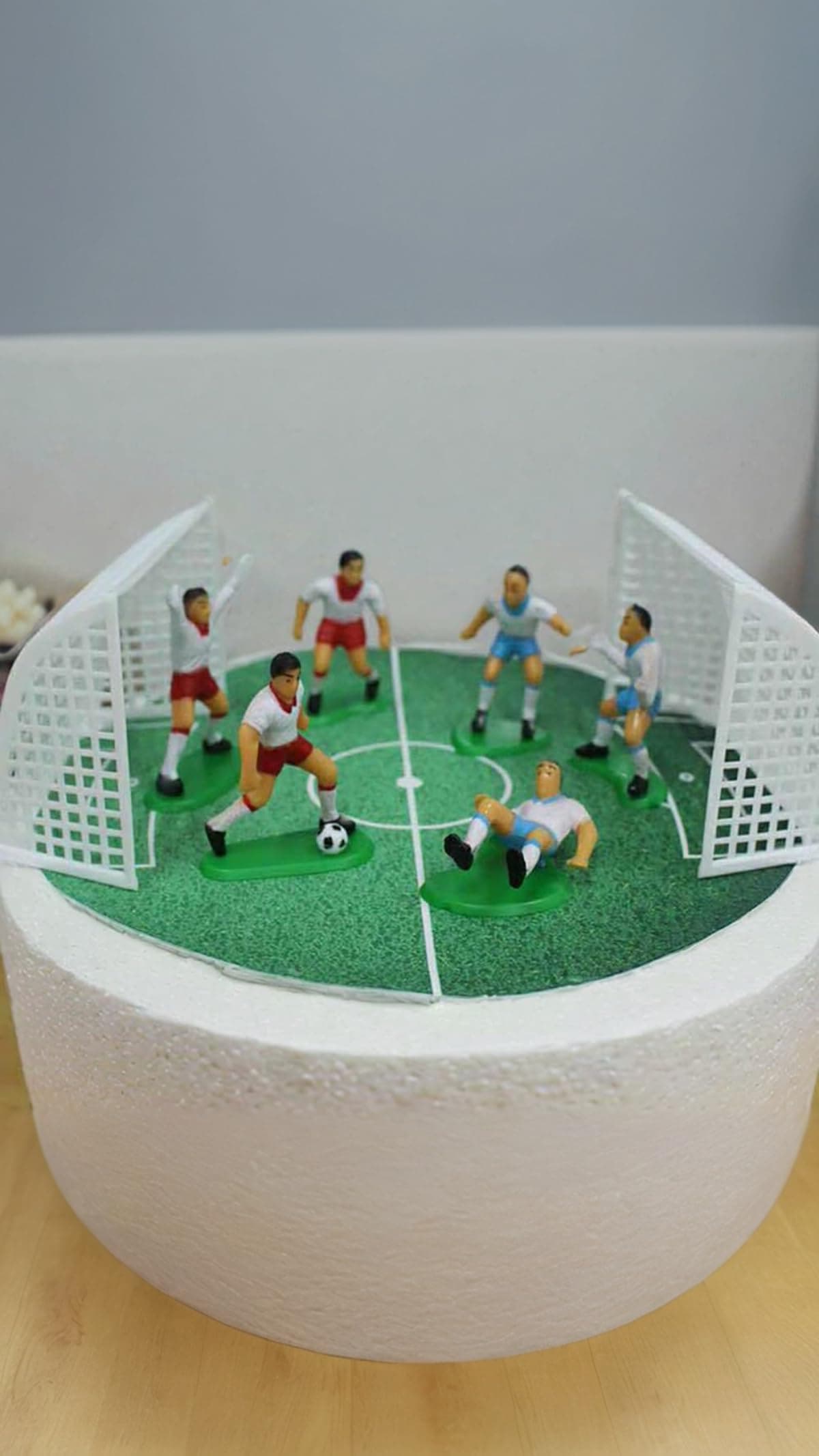 Sweet seven Soccer Cake Toppers - 8pcs Miniature Football Players & Micro Landscape Figurines for Party, Boy Birthday, and Sports Party Supplies
