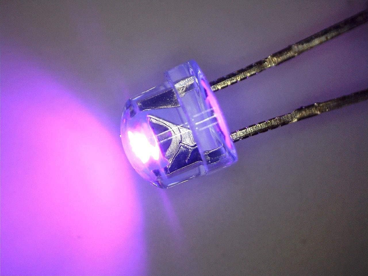 100 Pieces LED 5mm Straw has UV Ultraviolet, Short Head, Flathead 110 ° 390nm