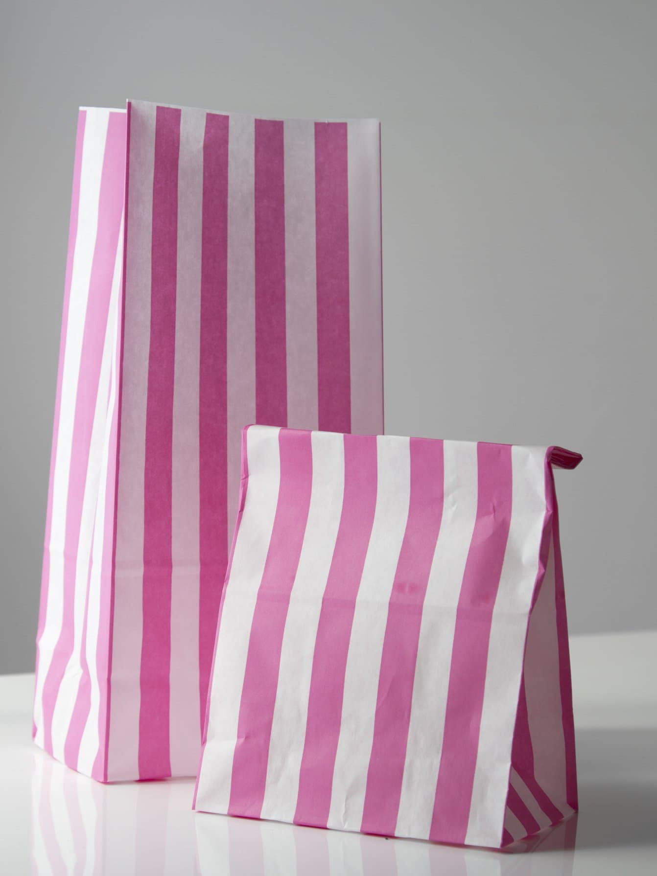 1000 x Candy Stripe Pink and White Block Bottom Sweet Bags. (110 75 x 240mm)