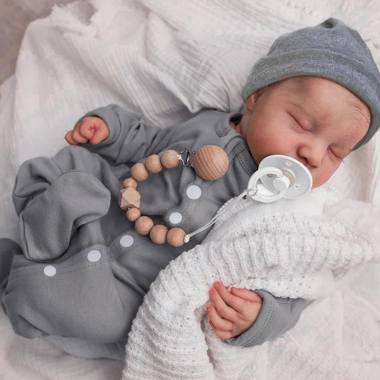 Realistic Reborn Baby Dolls - 18 Inch Full Vinyl Body Lifelike Reborn Boy Doll Poseable Real Life Newborn Sleeping Silicone Baby Dolls Gift Toys with Accessories for Kids Age 3+
