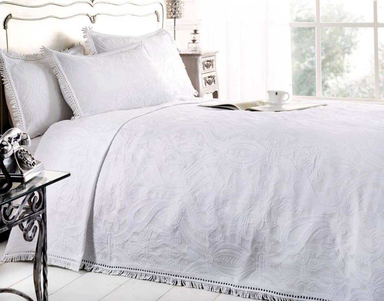 Emma BarclayMafalda - Cotton Rich Jacquard Bedspread in White - King Bed