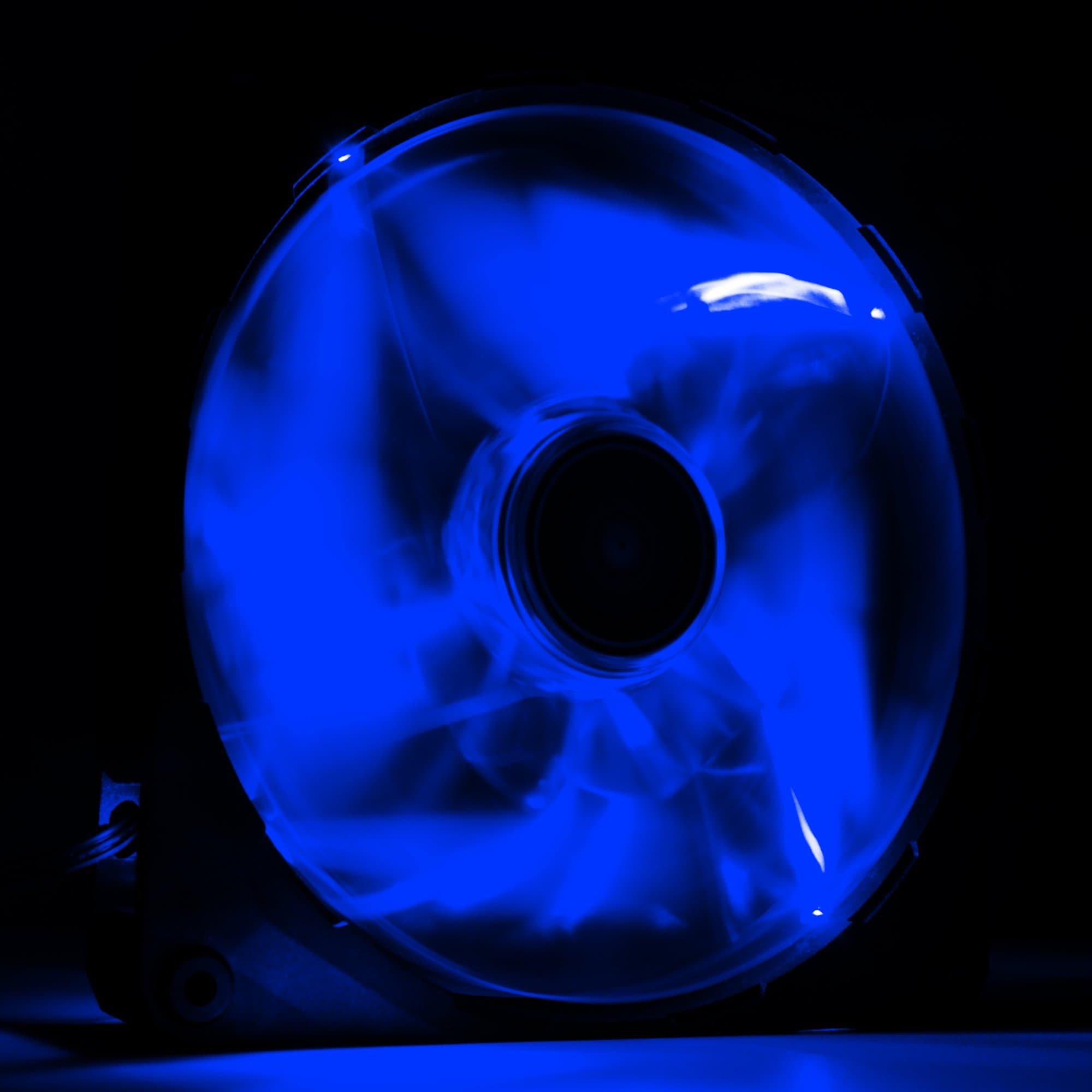 Technologies NZXT FZ-140mm Blue LED Cooling (RF-FZ140-U1)