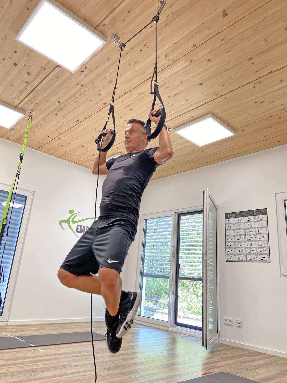 eaglefit SlingTrainer Multi; Pull Up, SlingTrainer and Dip Station in One