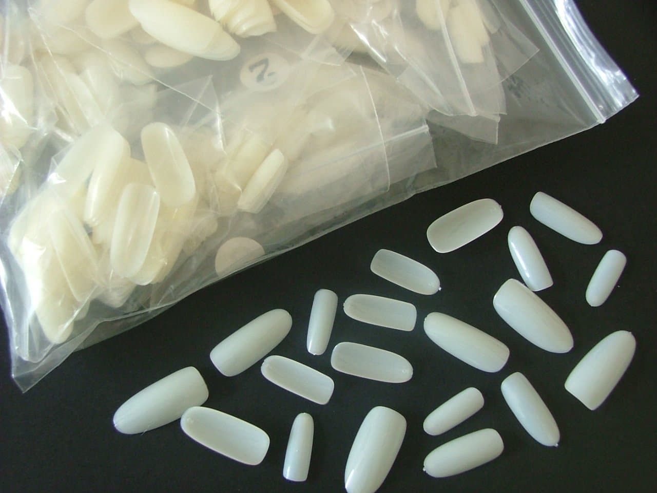 500 Natural Long Oval Full Cover False Nails by Pretty Poppet