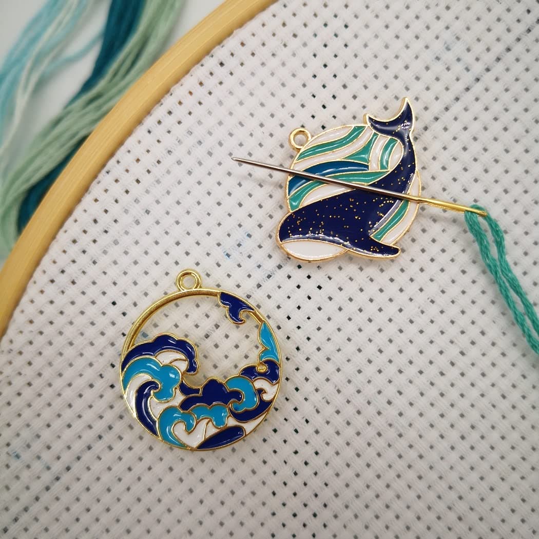 Dolphins and Waves Needle Minder Magnetic for Cross Stitch Embroidery, Cute Ocean Series Needle Nanny, Needlework and Embroidery Accessories（2 PCS）