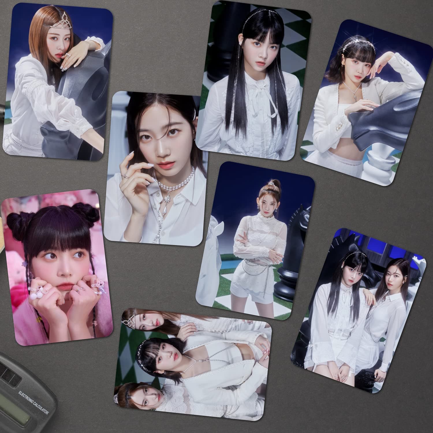 Le Sserafim "Fearless" Album Concept Photocards (Set of 12) + 4 Freebies