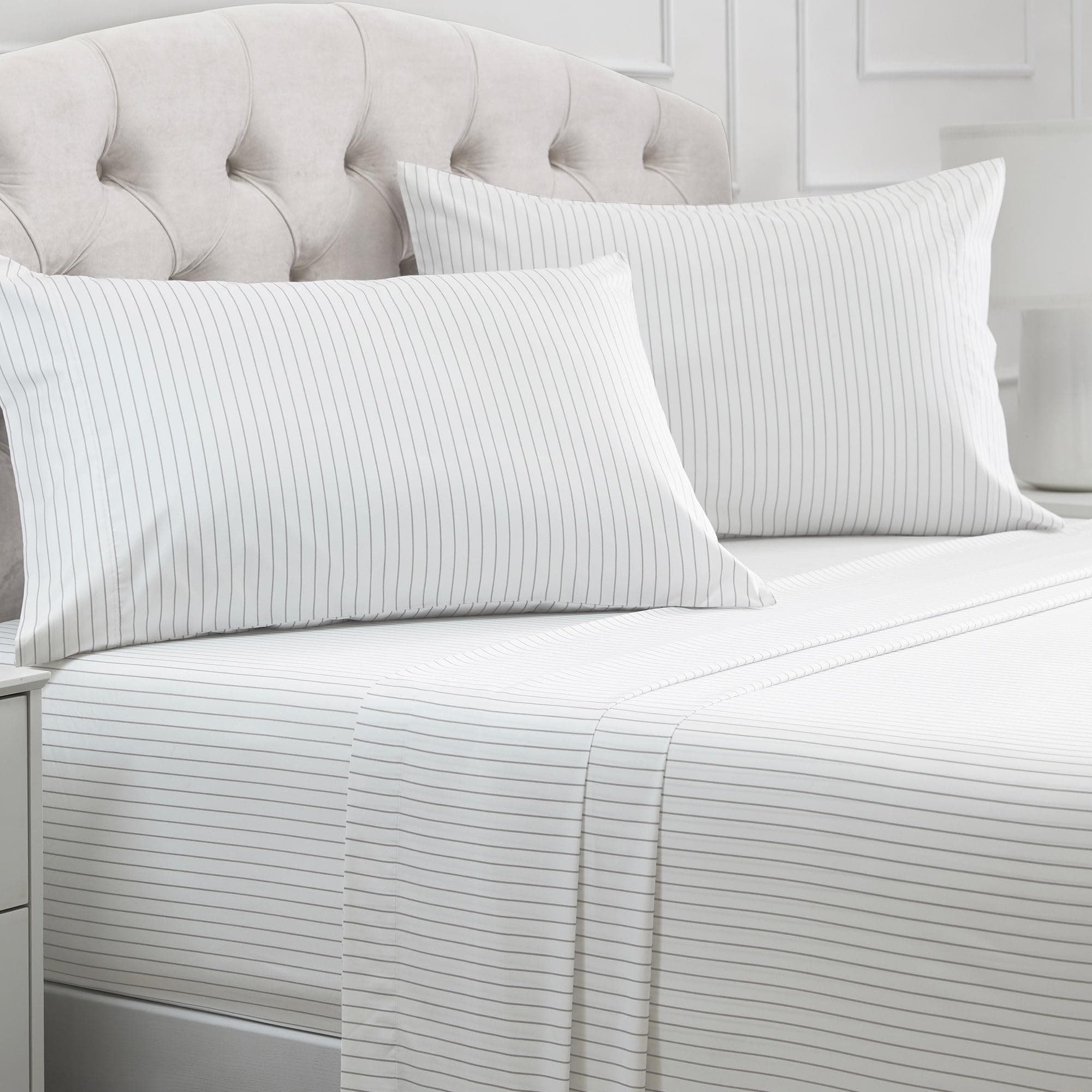 Mellanni Bed Sheet Set - Brushed Microfiber 1800 Bedding - Wrinkle, Fade, Stain Resistant - 4 Piece (Queen, Pin Stripe Gray)