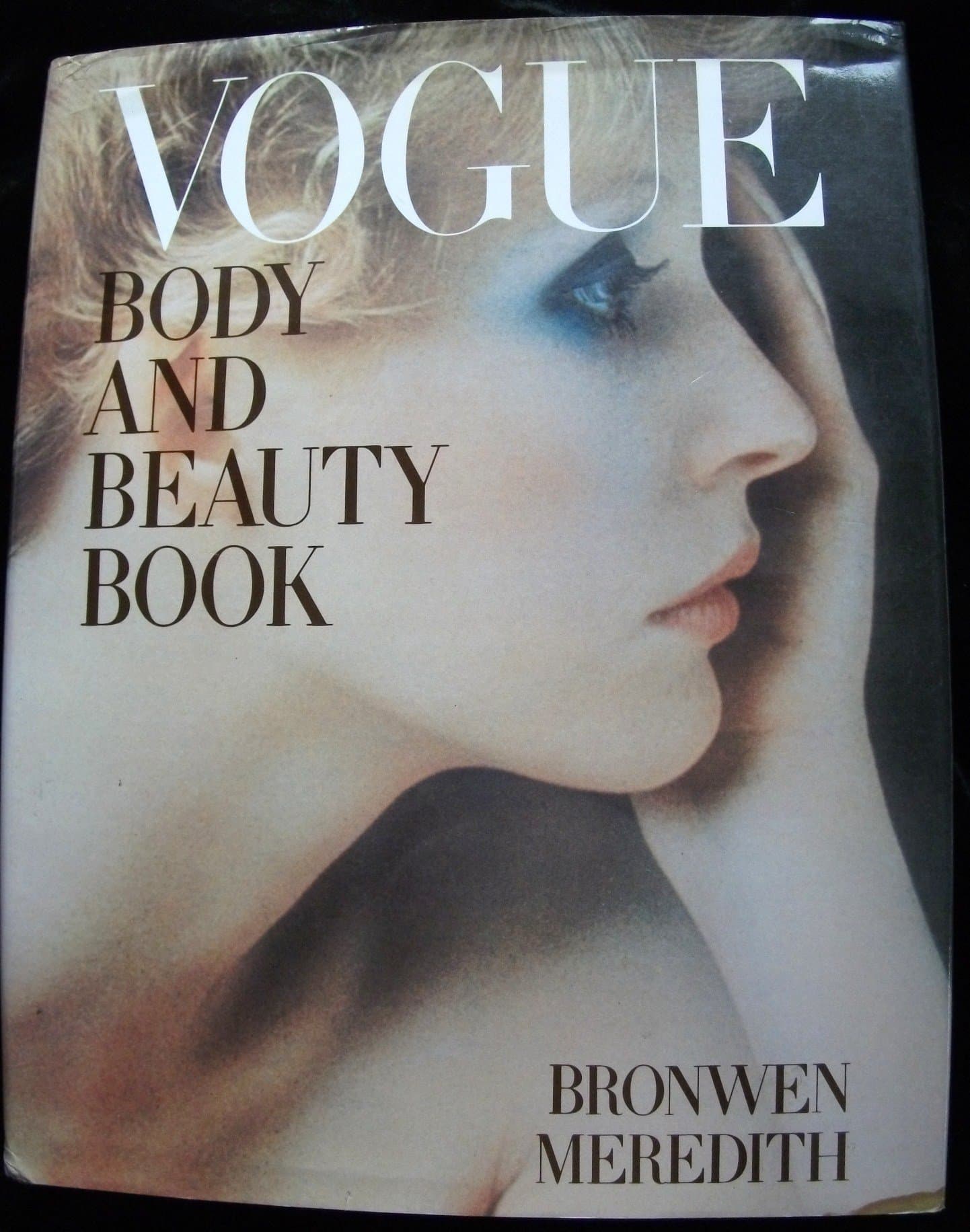"Vogue" : " Body And Beauty Book " Hardcover – 3 Nov. 1981