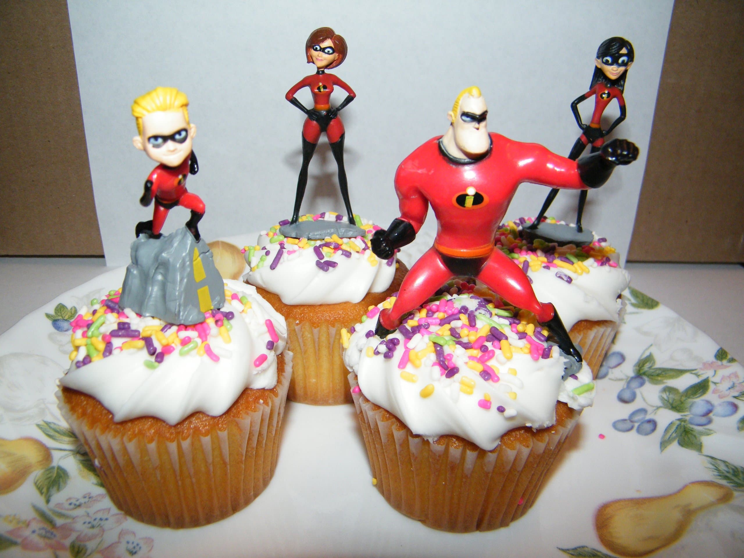 Disney Pixar the Incredibles Cake Toppers / Cupcake Decorations Figure Set