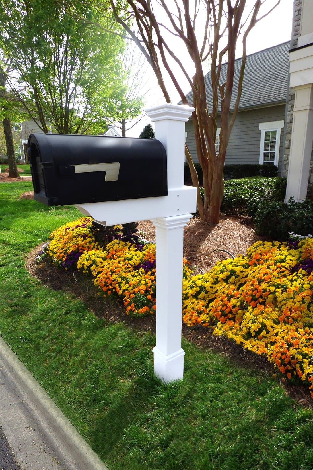 Zippity Outdoor Products Zippity Outdoor Products Classica Mailbox Post with No-Dig Steel Pipe Anchor Kit, White