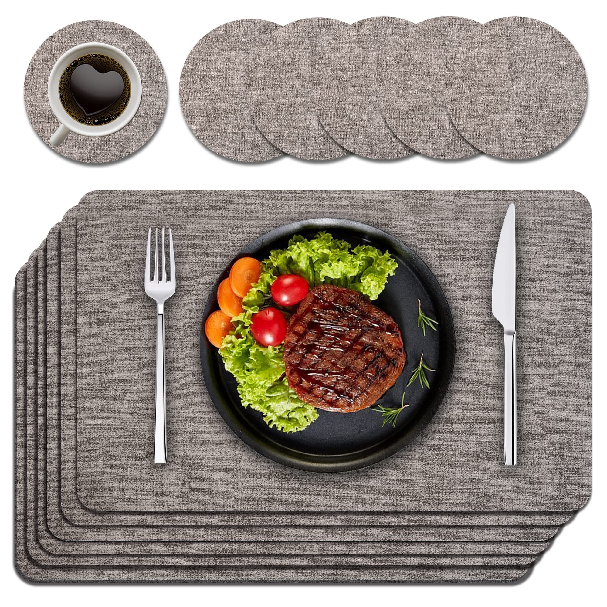 Purejoy Placemats and Coaster Sets 6, Christmas Table Mats PU Leather Heat-Resistant Washable and Non-Slip 43 * 30 cm Dinner Table Mats Set of 6 for Kitchen Mat Table Indoor (Light Grey)