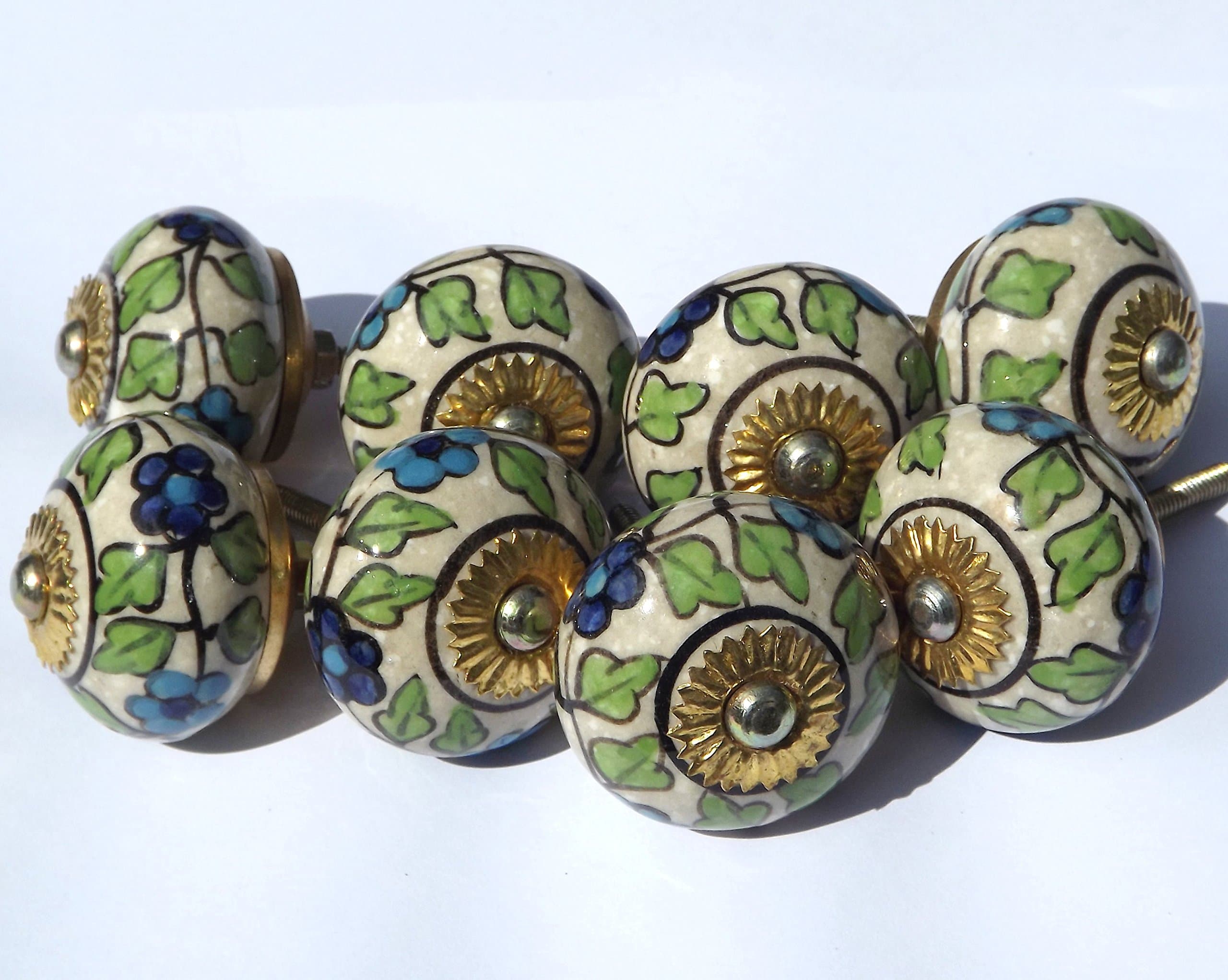 8 x Antique Cream Round with William Morris Blue Flowers (Brass Fittings) Ceramic Cupboard Door knob Drawer Pull Shabby Chic Handle Porcelain