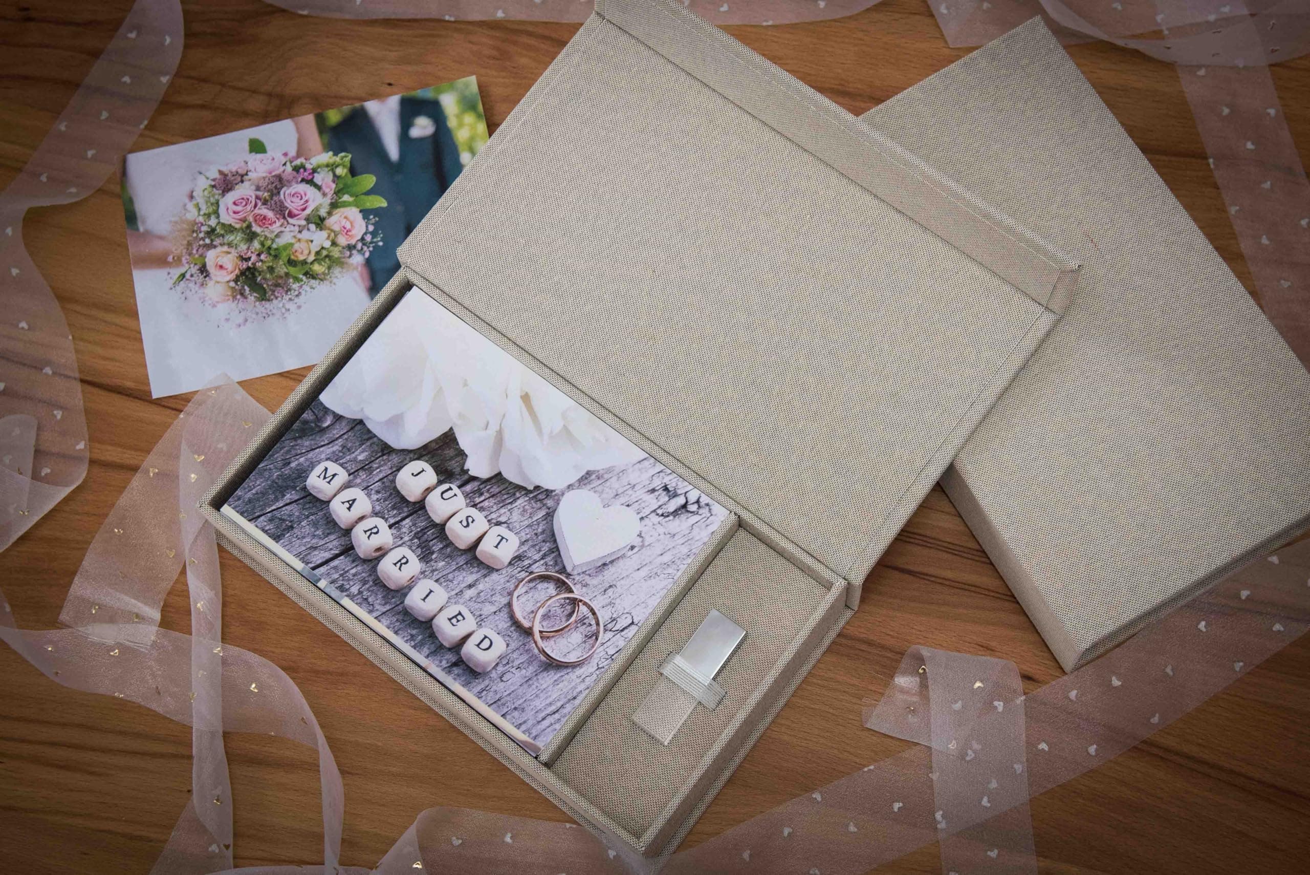 Wedding USB storage box with photo box, 13 cm x 18 cm Linen.