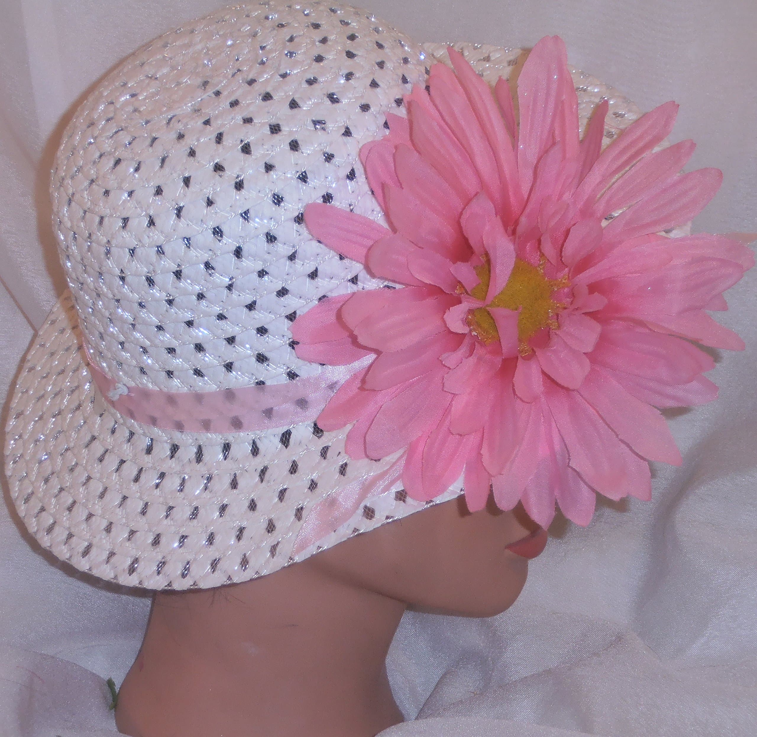 Design R Kidz Easter Bonnet Girls Toddler Girls Easter Hat White with Large Pink Gerbera Daisy