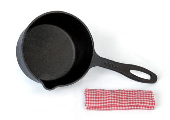 COOKWARE Cast Iron Pre Seasoned Saucepan | Black | for Soups, Sambars, Curries | Iron Fry Pan |Deep Frying Pan | Induction Friendly | 1.25 L Capacity