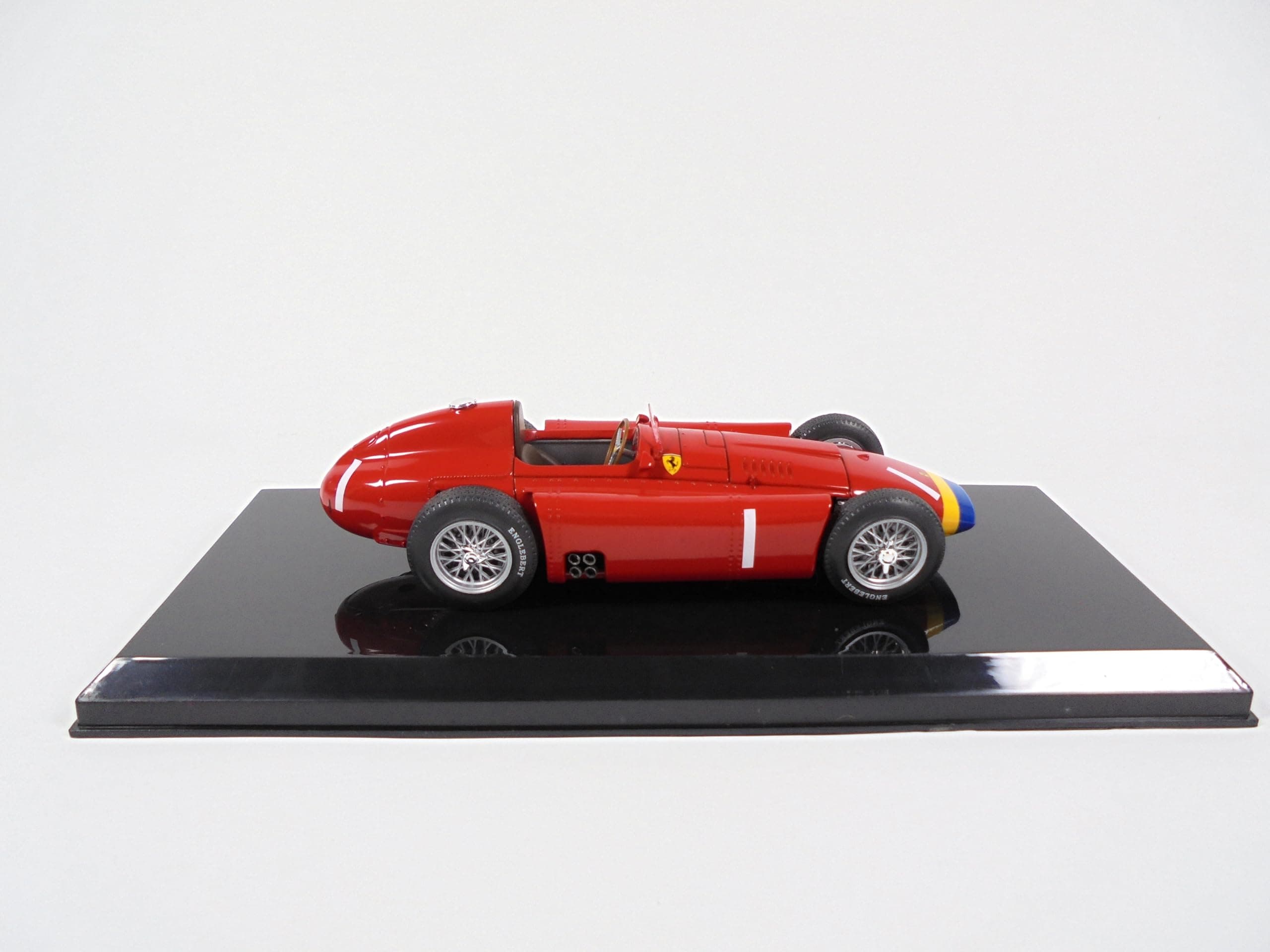 OPO 10 - Formula 1 compatible with Ferrari D50 Juan Manuel Fangio 1956-1/24 Diecast Model Car - GF022