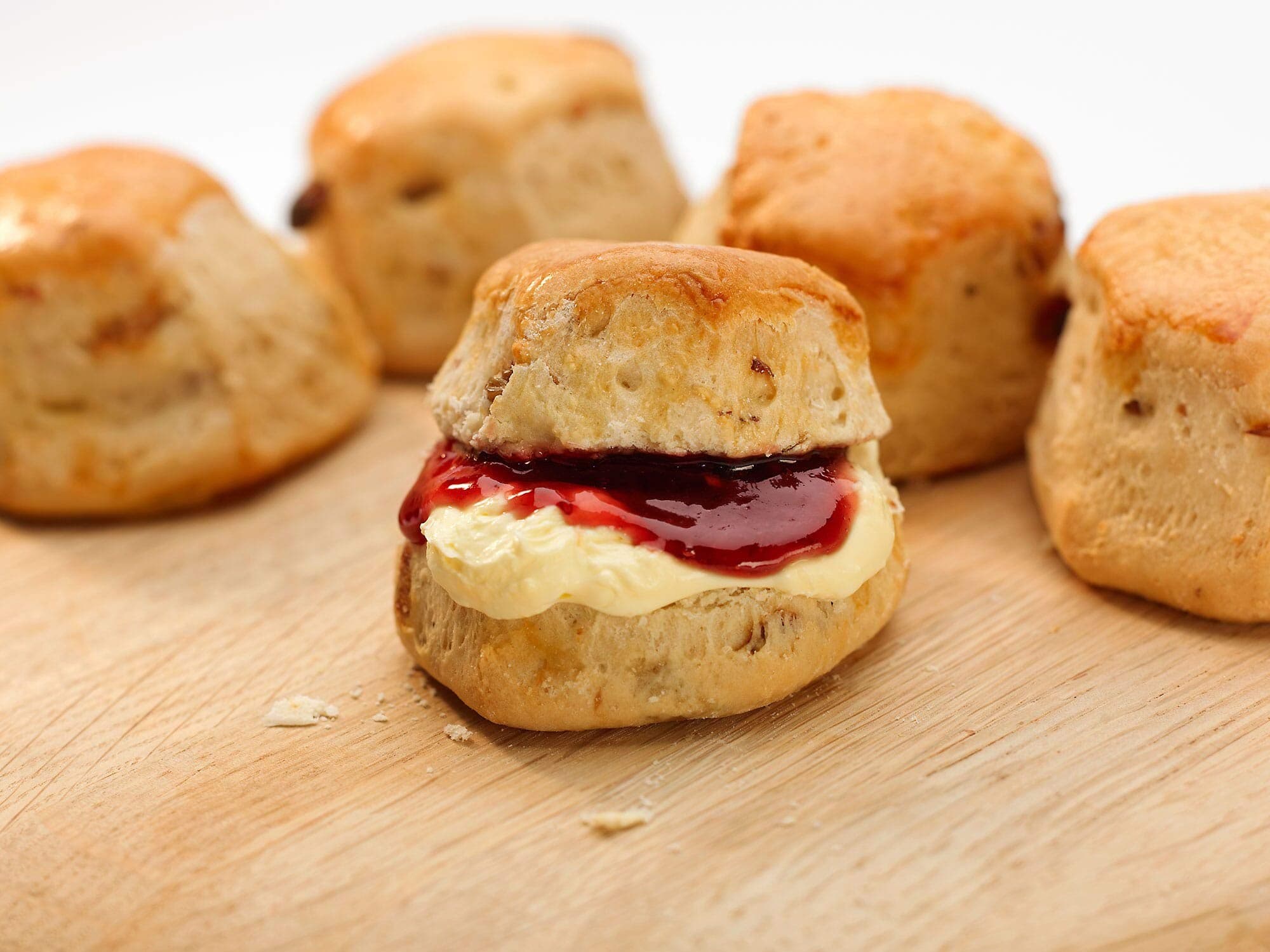 Handmade Cake Company Frozen Sultana Scones - 1x18